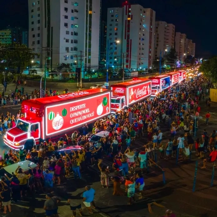 Papai Noel apedrejado, vaia e crianças chorando: caravana da Coca-Cola em Paripe não deu certo