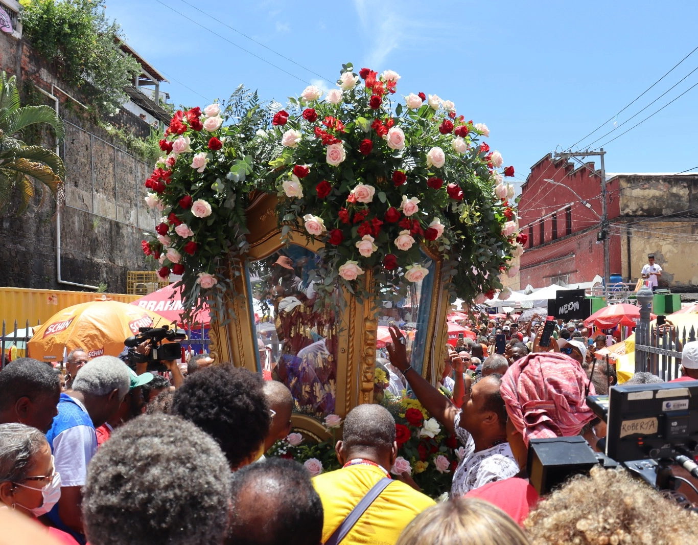 Devotos homenageiam Santa Luzia, a protetora da visão e padroeira dos oftalmologistas