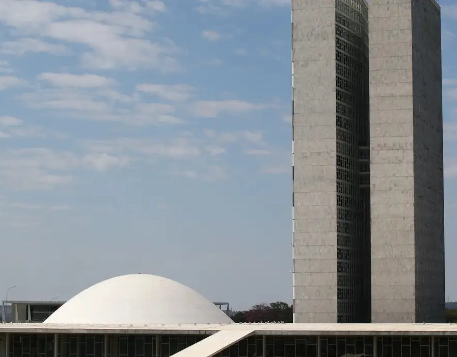 Senado pede que Dino libere recursos de emendas parlamentares