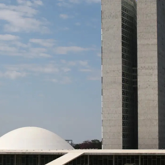 Senado pede que Dino libere recursos de emendas parlamentares