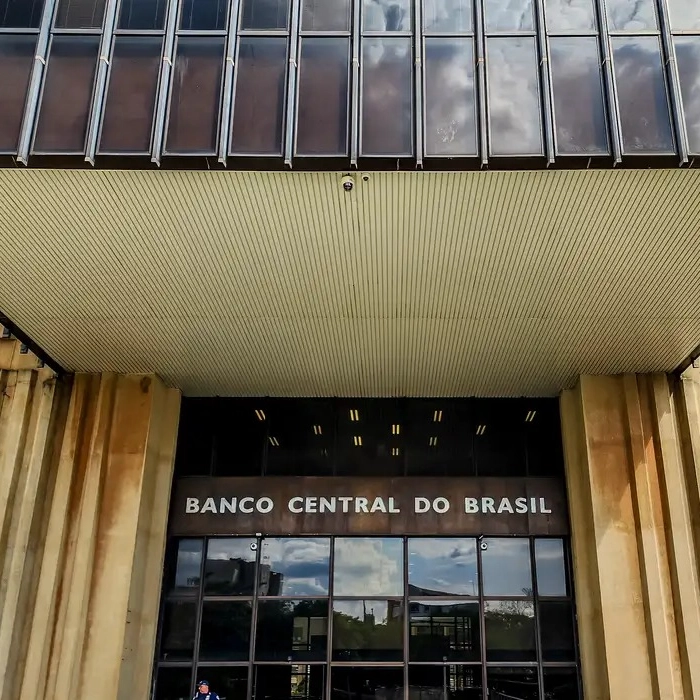 Banco Central anuncia primeira intervenção no câmbio em 2025