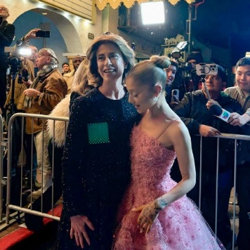 Em festival de cinema, Ariana Grande elogia Fernanda Torres: 'Você é brilhante'