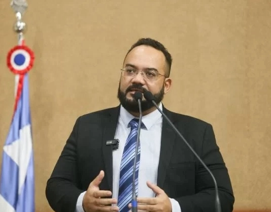 Deputado baiano propõem proibição de passagem de blocos carnavalescos em frente a igrejas, hospitais e instituições de ensino