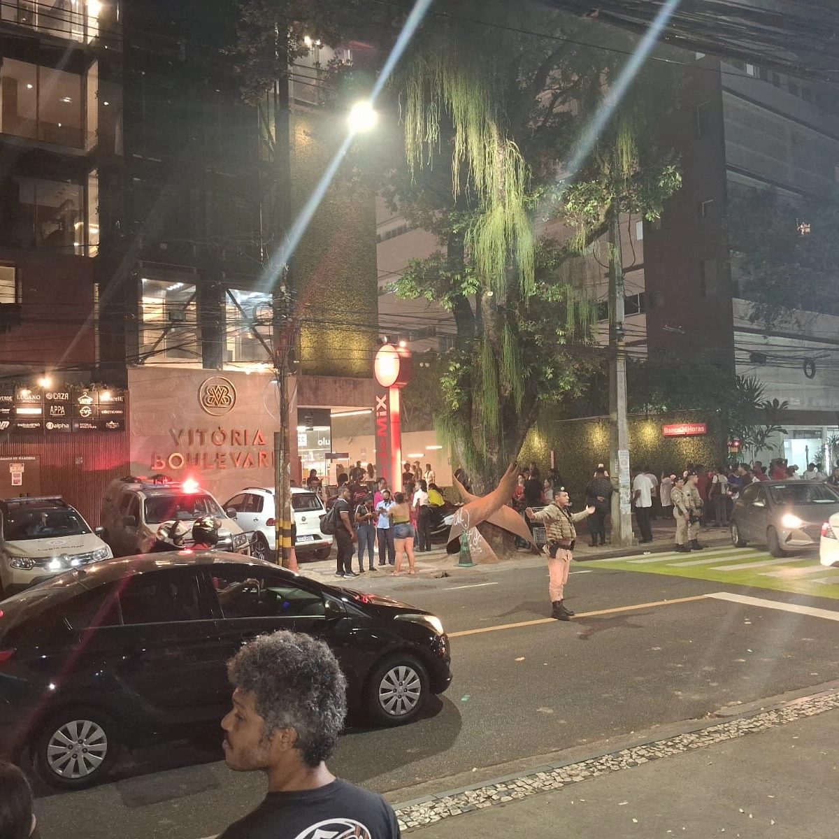 Corredor da Vitória: shopping pega fogo e assusta moradores