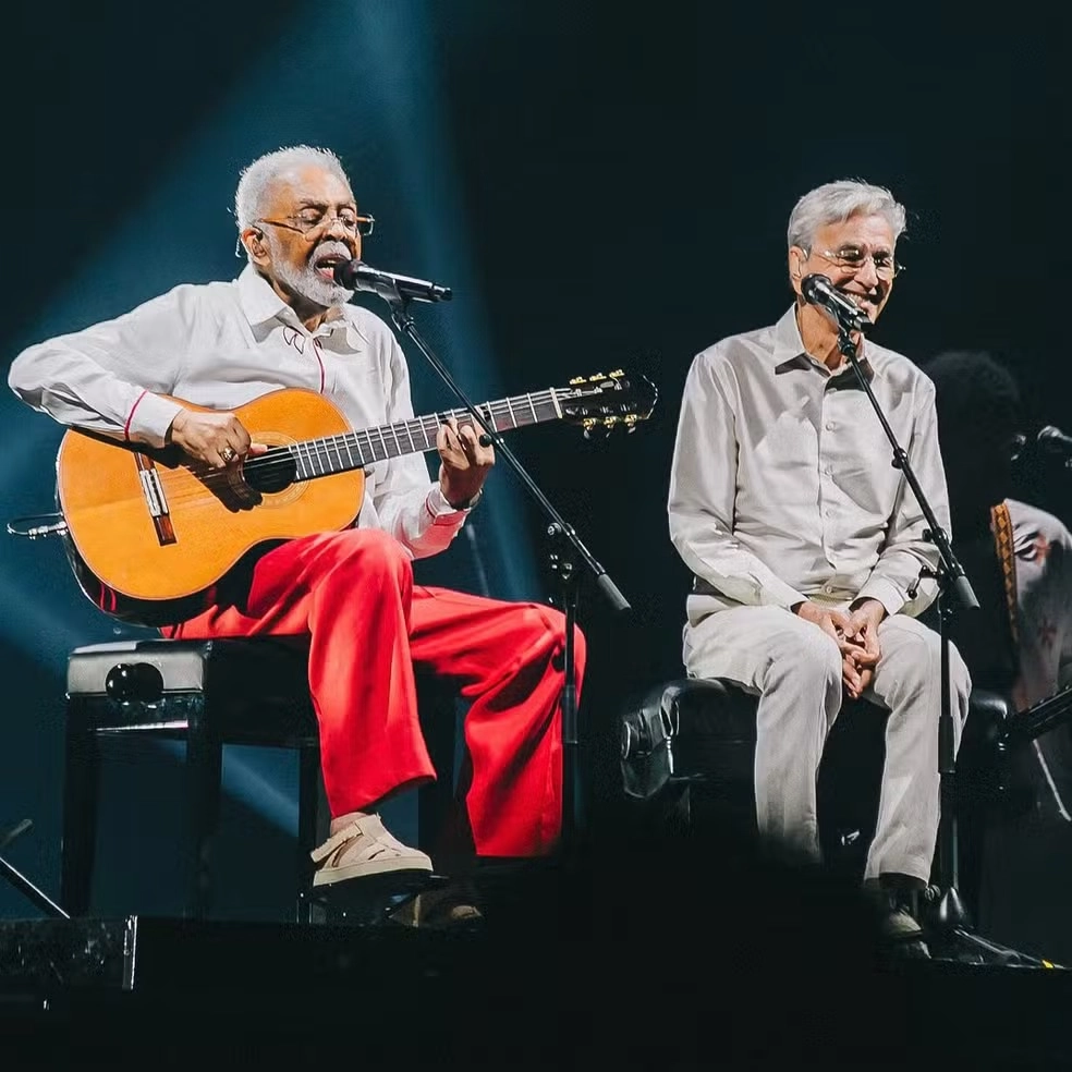 ‘Tempo Rei’: Gilberto Gil recebe Caetano Veloso em show da turnê de despedida