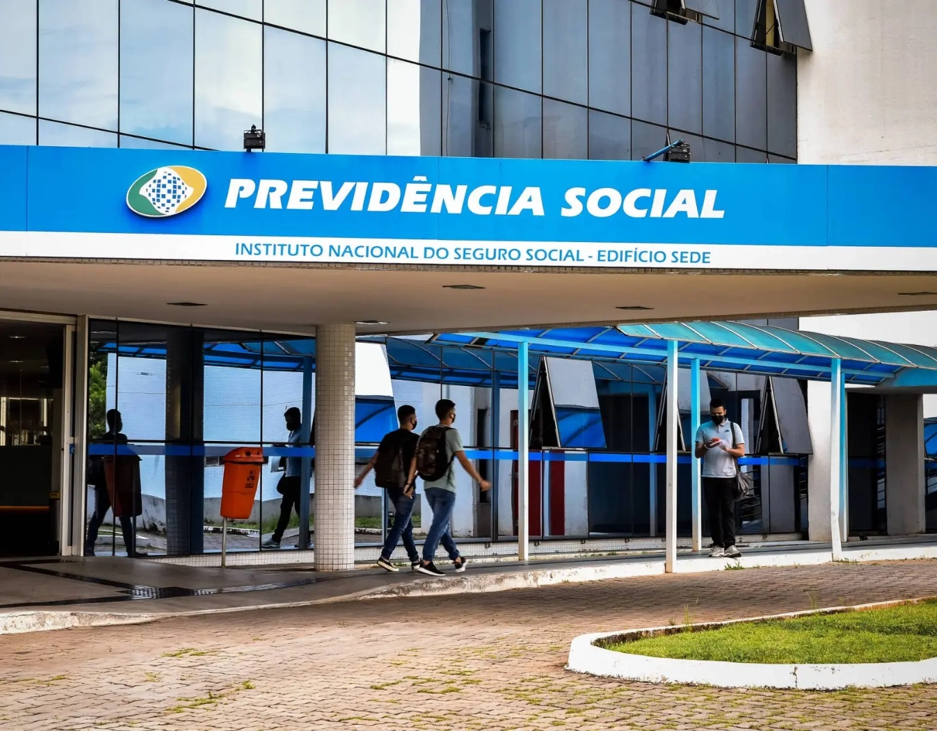 PF chama esquema de descontos ilegais contra aposentados de “farra do INSS”