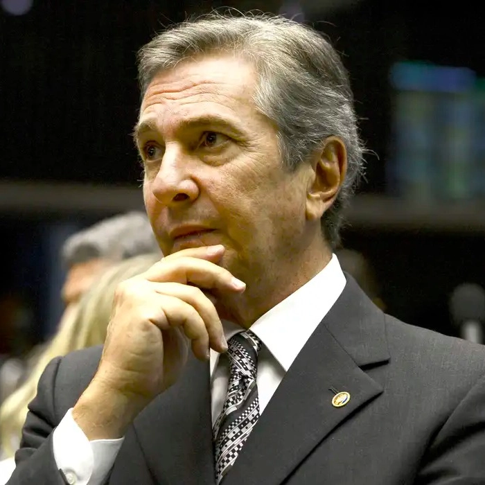 STF suspende passaporte de Collor e proíbe saída do país