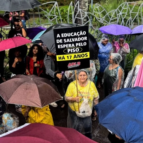 Professores de Salvador anunciam greve por tempo indeterminado