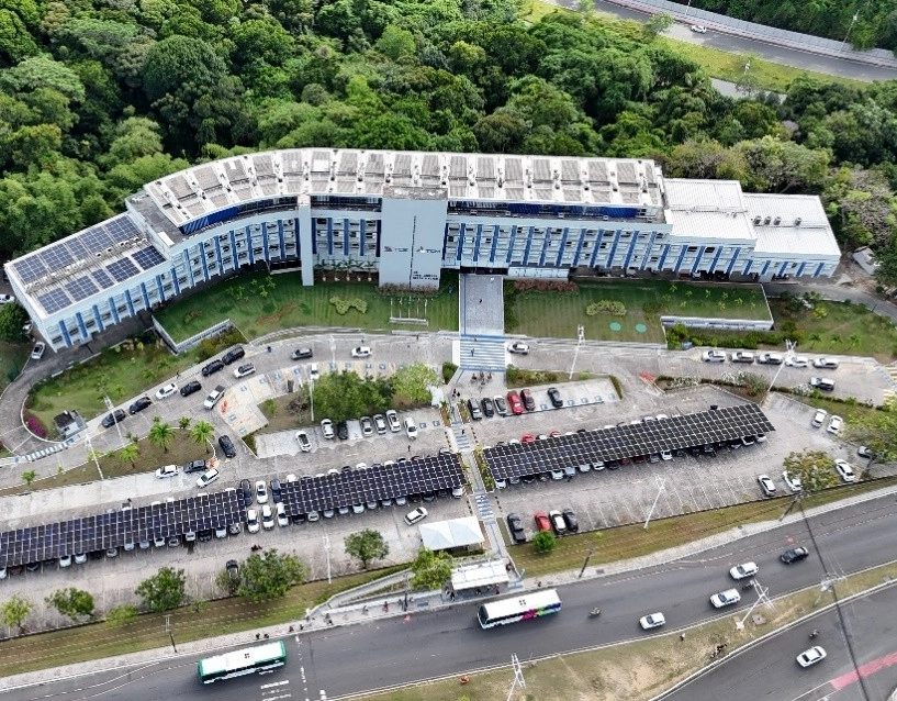 Tribunal de Contas da Bahia recebe sistema solar com previsão de economia de 450 MWh por ano