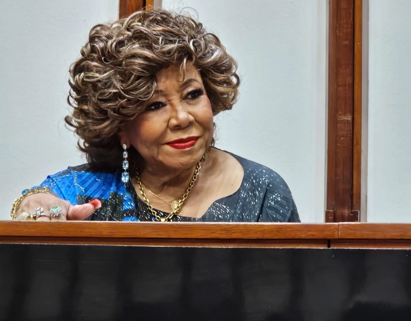 Alcione recebe Título de Cidadã Baiana em cerimônia na ALBA