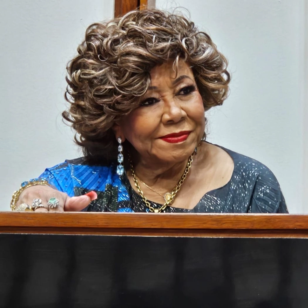 Alcione recebe Título de Cidadã Baiana em cerimônia na ALBA