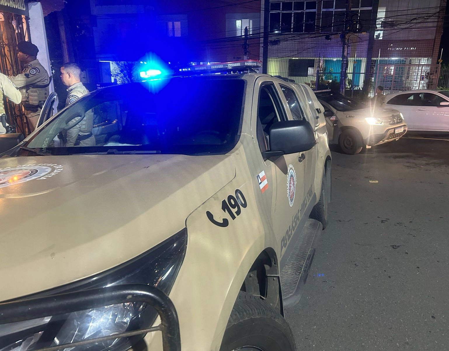 Assalto em hamburgueria termina em tiroteio na Graça, em Salvador