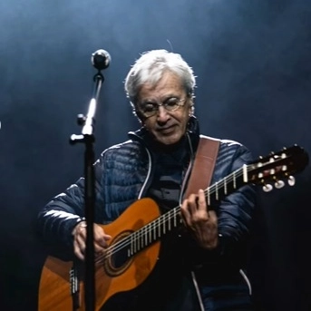Caetano Veloso vence processo por ofensa nas redes sociais e será indenizado em R$ 10 mil