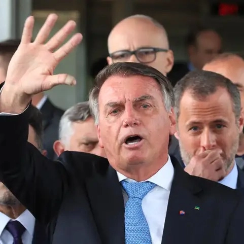 Bolsonaro se oferece para negociar com EUA, caso tenha passaporte devolvido