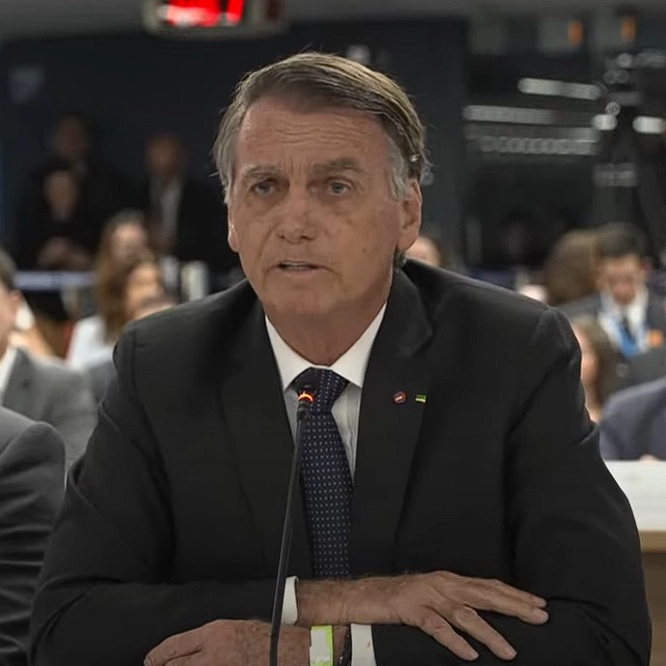 Durante depoimento, Bolsonaro brinca e convida Moraes para ser seu vice em 2026