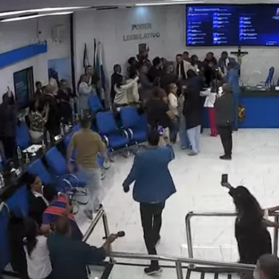 Sessão da Câmara de Camaçari termina em tumulto e discussão