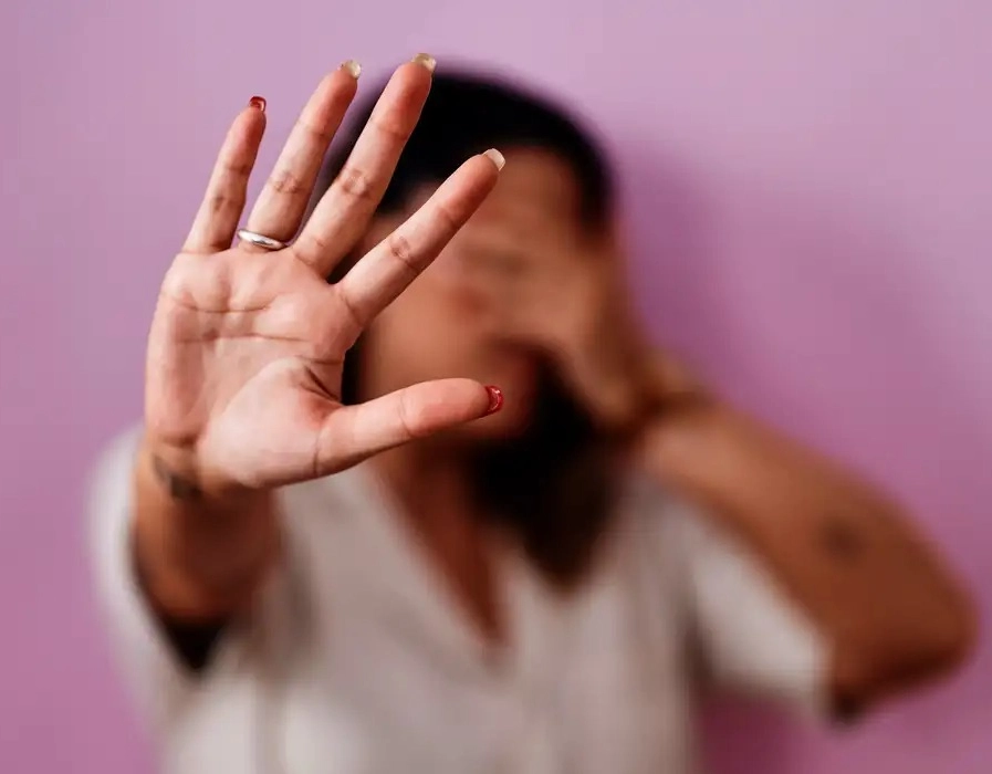 Nova lei elimina atenuantes e reduz prescrição para crimes sexuais contra mulheres