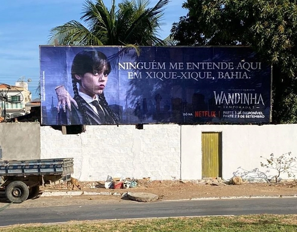 Netflix leva Wandinha para Xique-Xique com campanha divertida