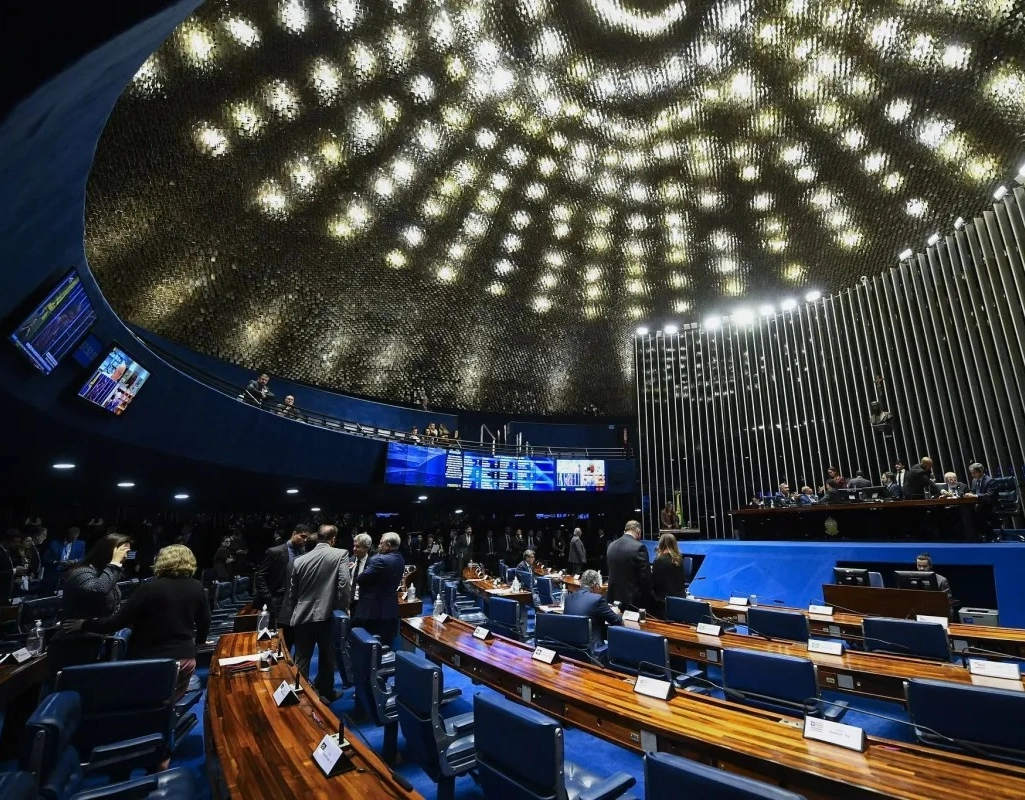 Senado aprova isenção do IR para quem ganha até dois salários mínimos