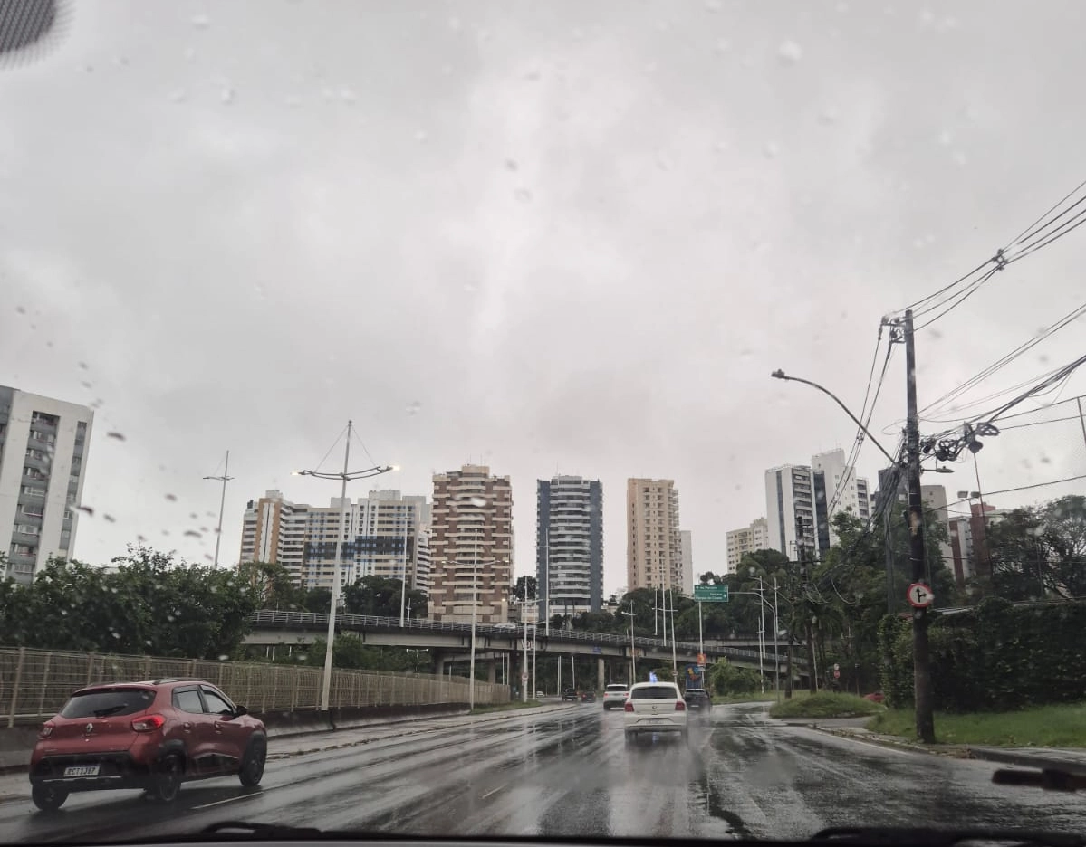 Semana em Salvador deve ser de chuva e ventos fortes, aponta Codesal
