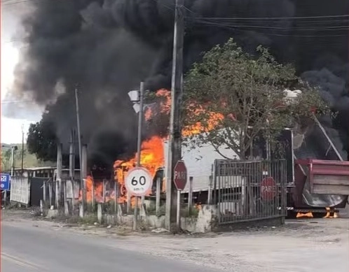 Caminhoneiro morre eletrocutado após caçamba atingir fio de alta tensão na BR-101