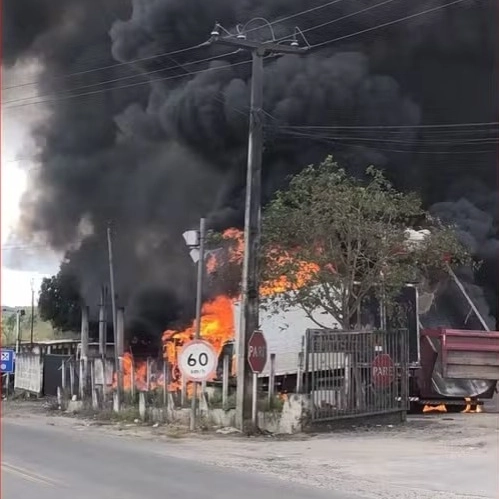 Caminhoneiro morre eletrocutado após caçamba atingir fio de alta tensão na BR-101
