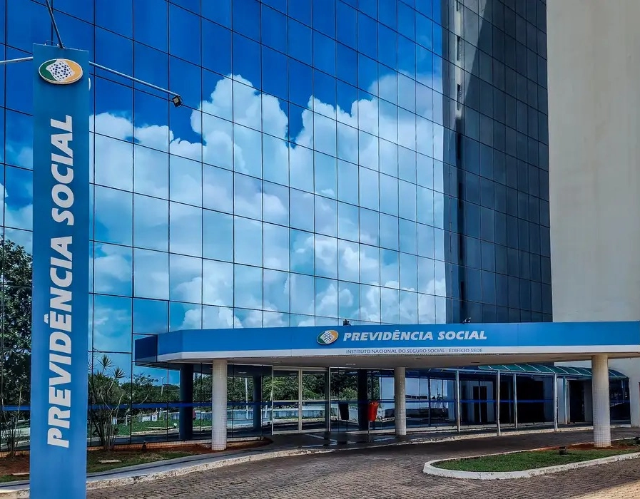 Após denúncias de irregularidades, INSS suspende contrato com Crefisa
