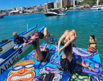 Praia de Salvador recebe experiência inédita de ioga e canoagem