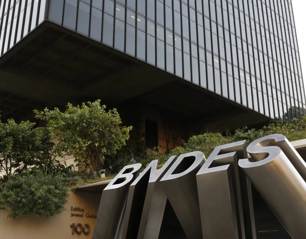 BNDES libera R$ 10 bi em crédito extra para empresas afetadas por tarifas dos EUA