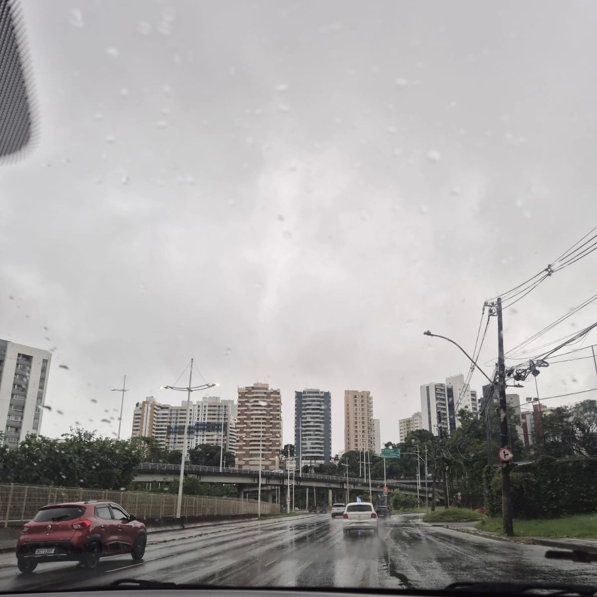 Semana em Salvador terá sol entre nuvens e chuva frequente, alerta Codesal