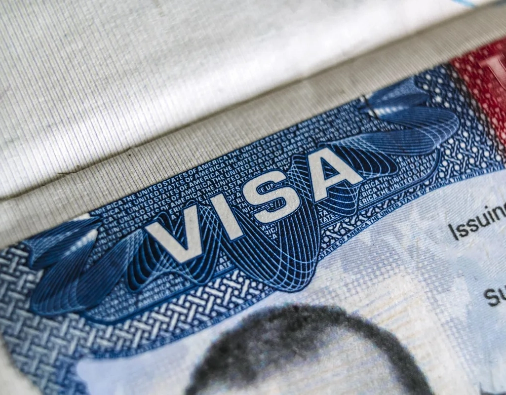 Solicitar visto americano ficará mais caro e com mais exigências; saiba detalhes