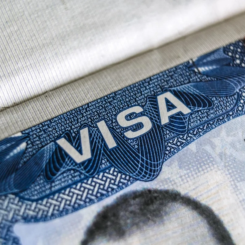 Solicitar visto americano ficará mais caro e com mais exigências; saiba detalhes