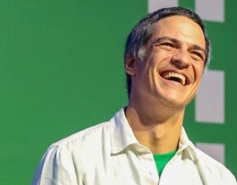 Mateus Solano traz monólogo “O Figurante” a Salvador