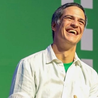 Mateus Solano traz monólogo “O Figurante” a Salvador