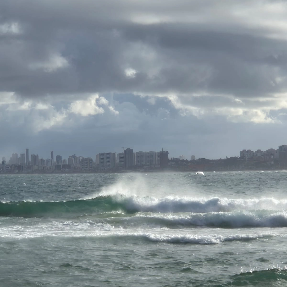 Semana em Salvador terá início chuvoso, com previsão de sol nos próximos dias