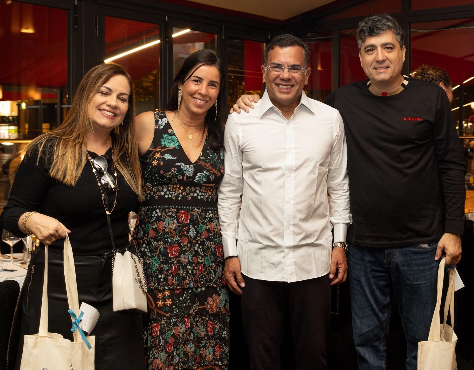 Advogado baiano celebra trajetória de sucesso em Paris