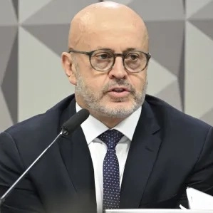 "Careca do INSS" nega envolvimento em fraudes durante depoimento à CPMI