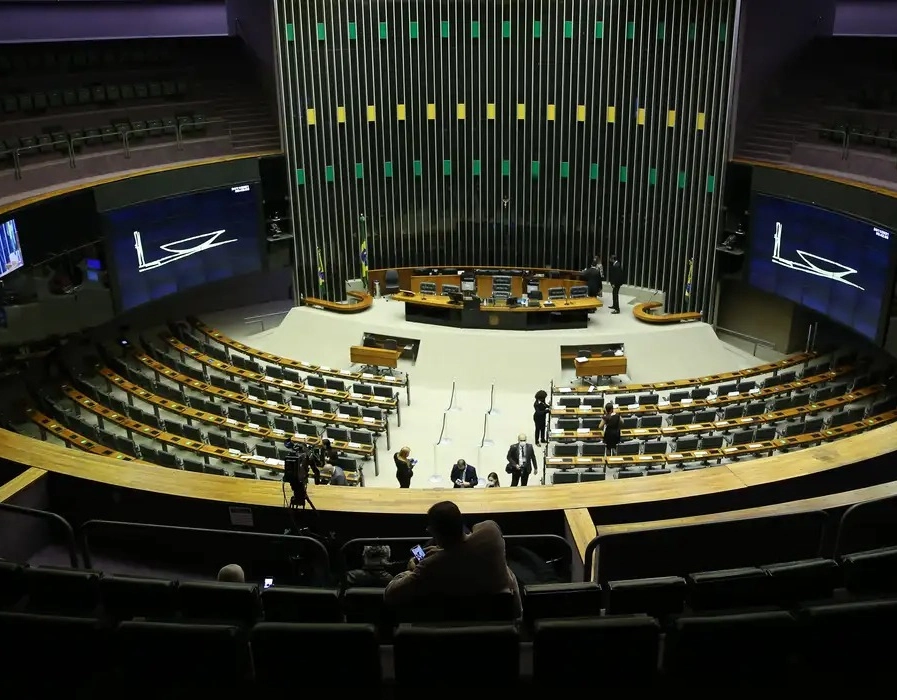 Câmara aprova isenção do Imposto de Renda até R$ 5 mil