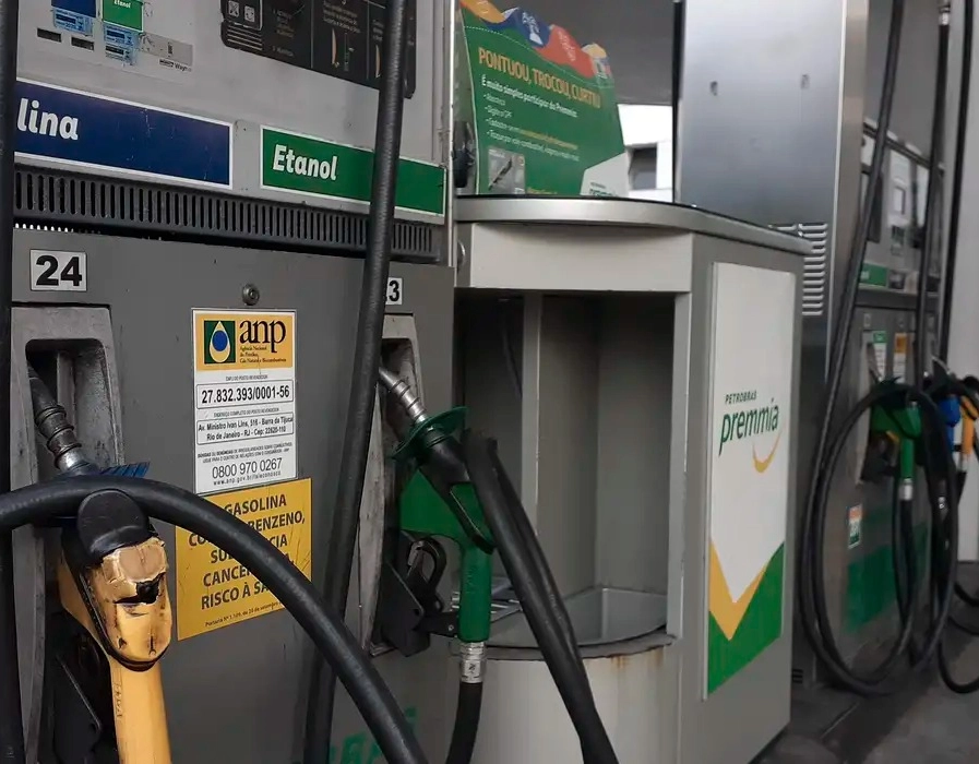 Petrobras anuncia nova redução no preço da gasolina