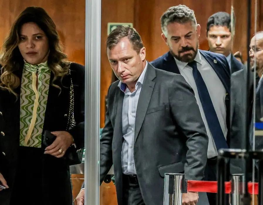 Defesa de Mauro Cid pede ao STF extinção de pena
