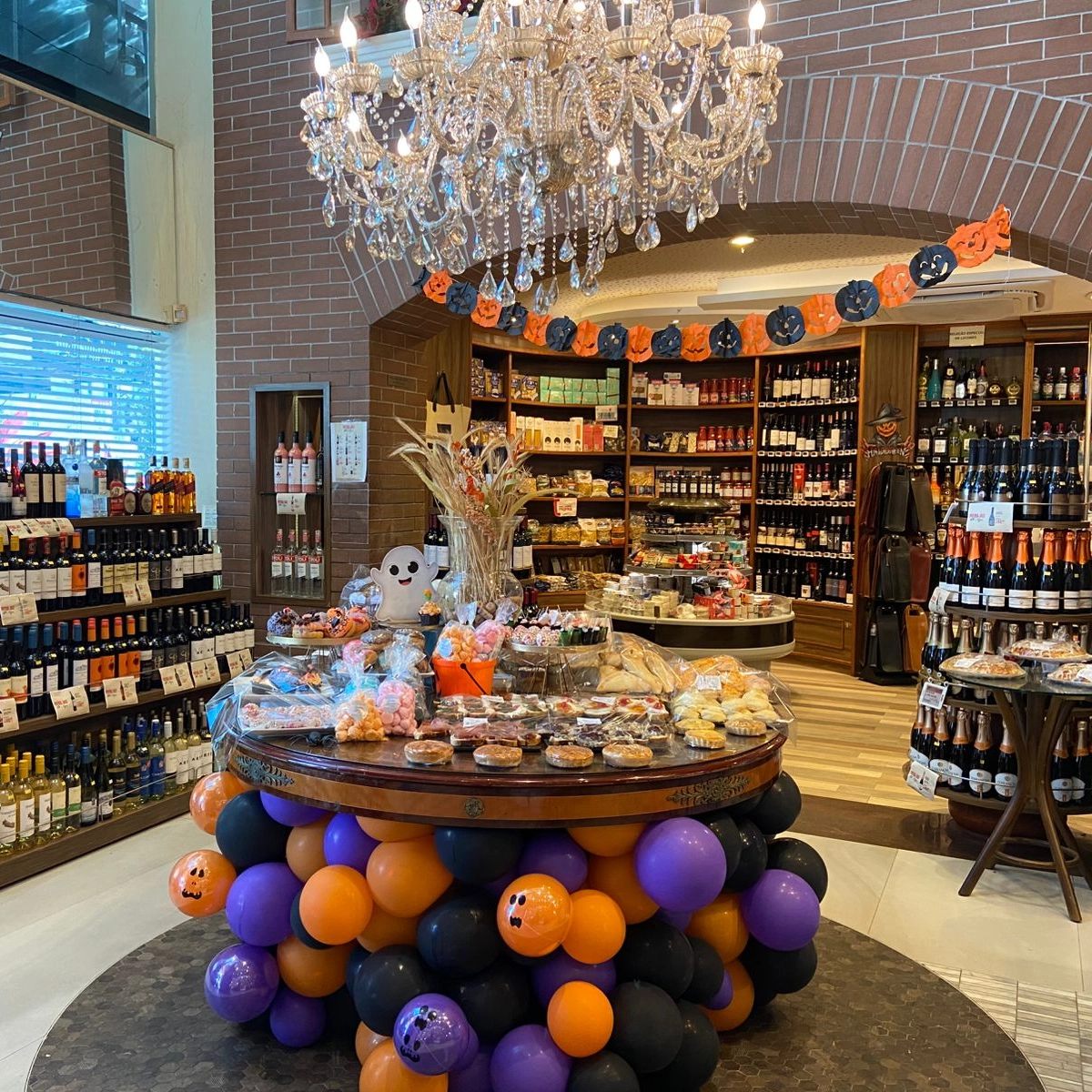 Almacen Pepe realiza Bailinho de Halloween gratuito no Shopping Barra neste sábado