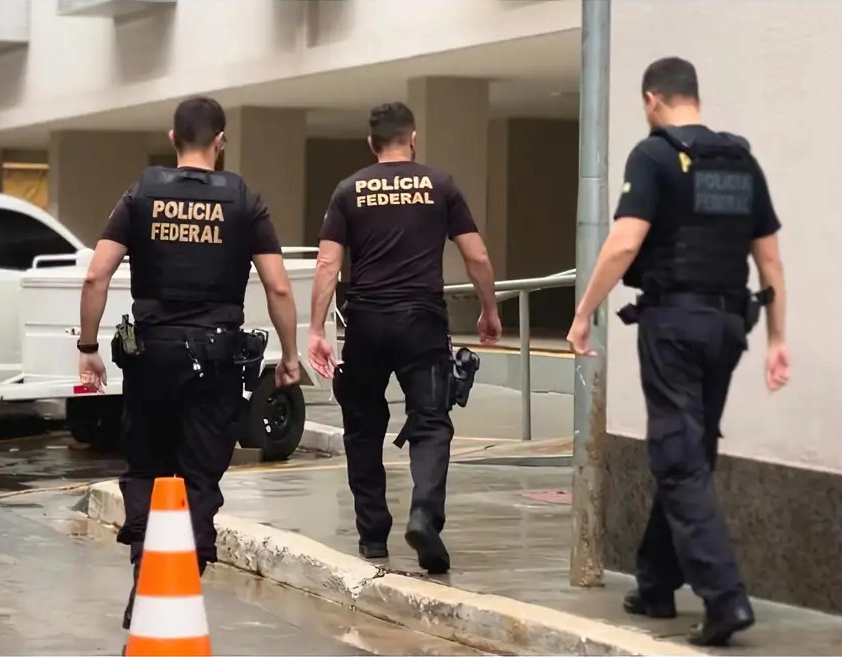 Ex-ministro é alvo de operação da PF por fraude no INSS