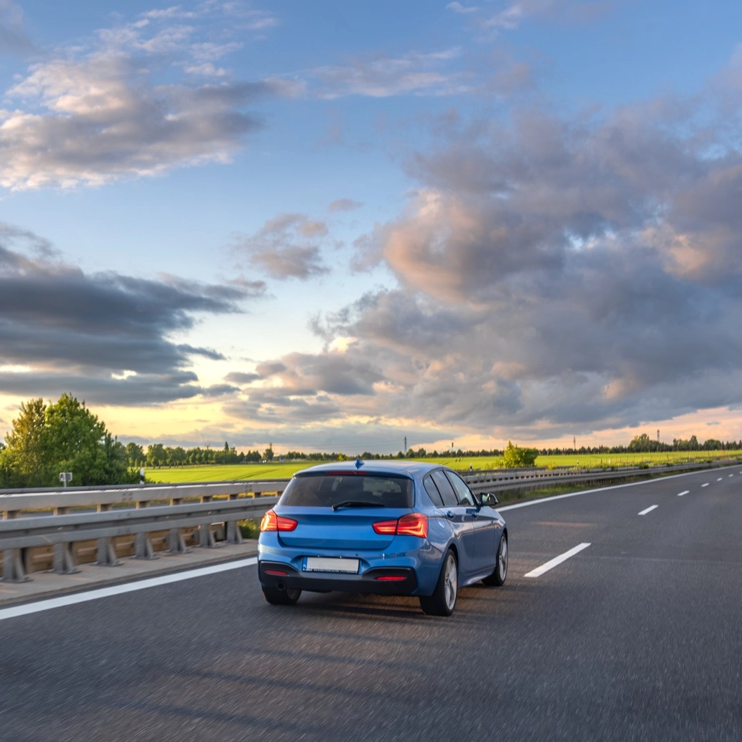 Estados ampliam isenção do IPVA para carros elétricos e híbridos em 2026