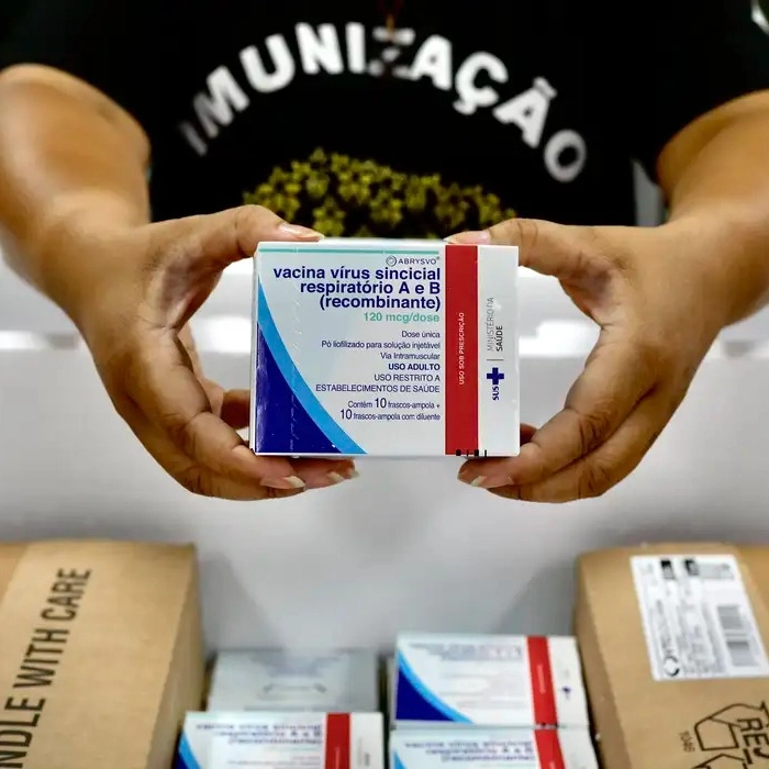 Ministério da Saúde inicia distribuição da vacina contra bronquiolite em gestantes