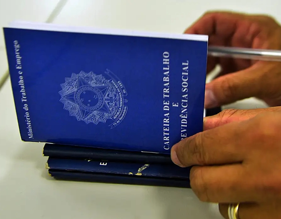 Governo confirma salário mínimo de R$ 1.621 em 2026