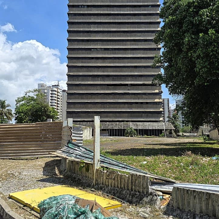 Furtos na antiga sede dos Correios na Pituba atraem criminosos para a área: 'Crimes de oportunidade'