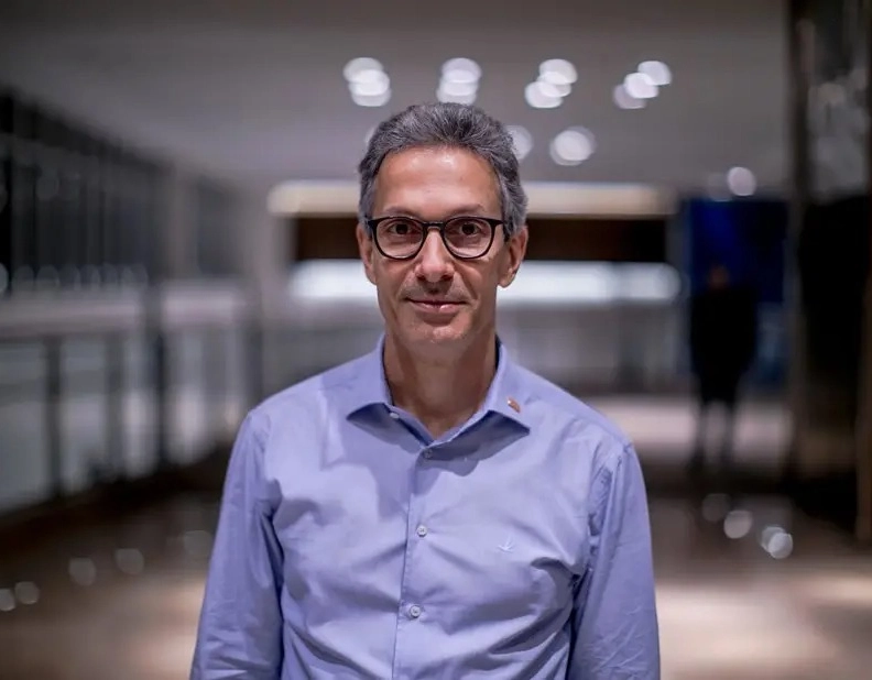 Articulação tenta levar Zema como vice em chapa de Flávio Bolsonaro em 2026