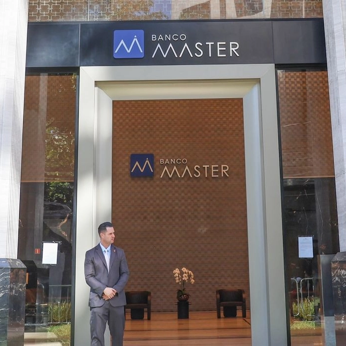 INSS bloqueia repasses a Master por problemas em consignados