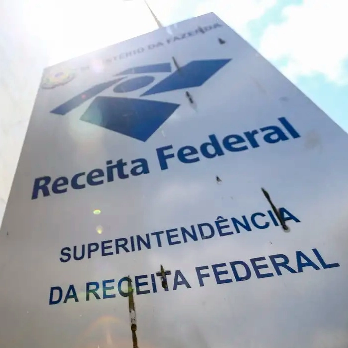 Receita Federal nega aumento de Imposto de Renda para professores após reajuste do piso