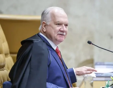 Fachin defende código de conduta no STF e alerta para risco de interferência externa